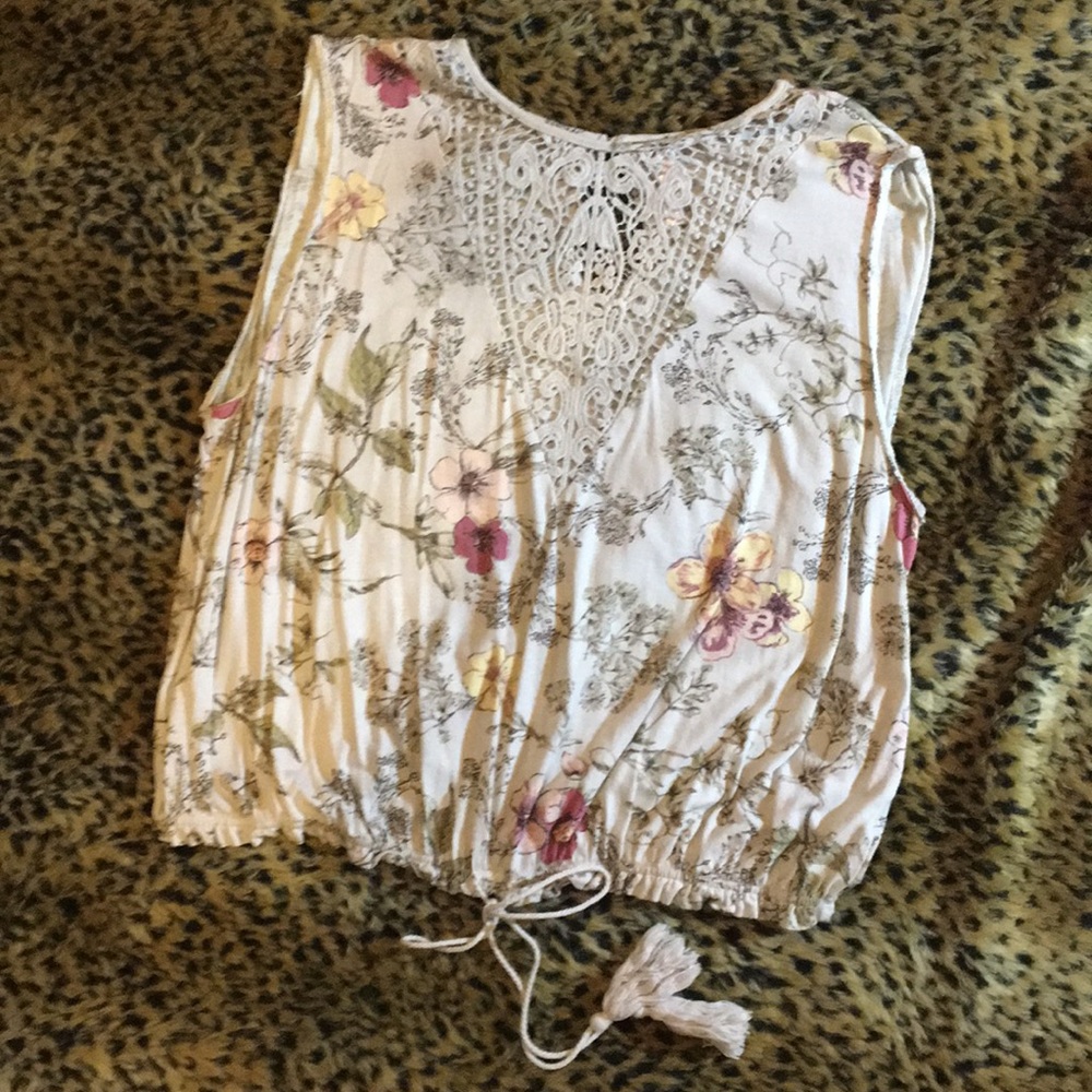 🌻Floral Tank W/ Cinched Waist & Plunge Lace Neck